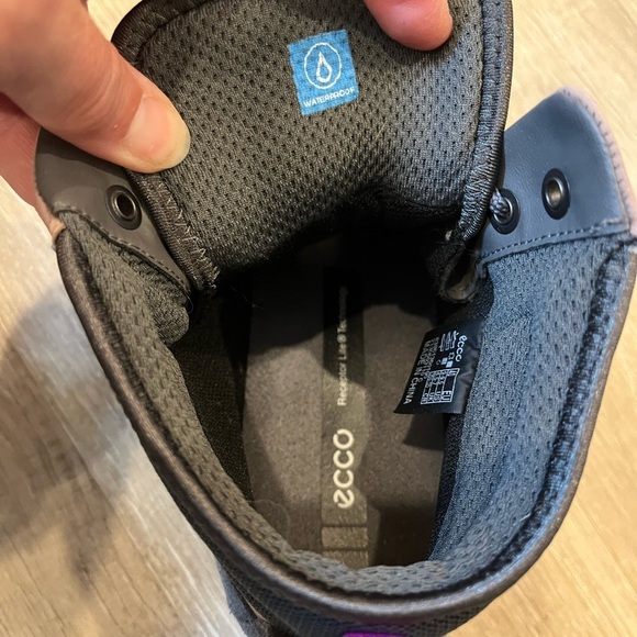 ECCO Women's Tan Sneaker Boots US 9 - 9.5, Euro 40 - Picture 12 of 13